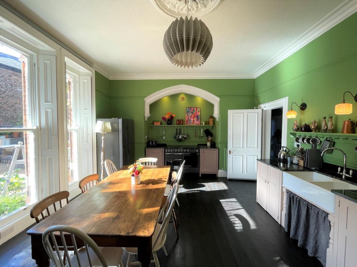 City Centre Luxury Holiday House With Outdoor Bath And Parking York Buitenkant foto