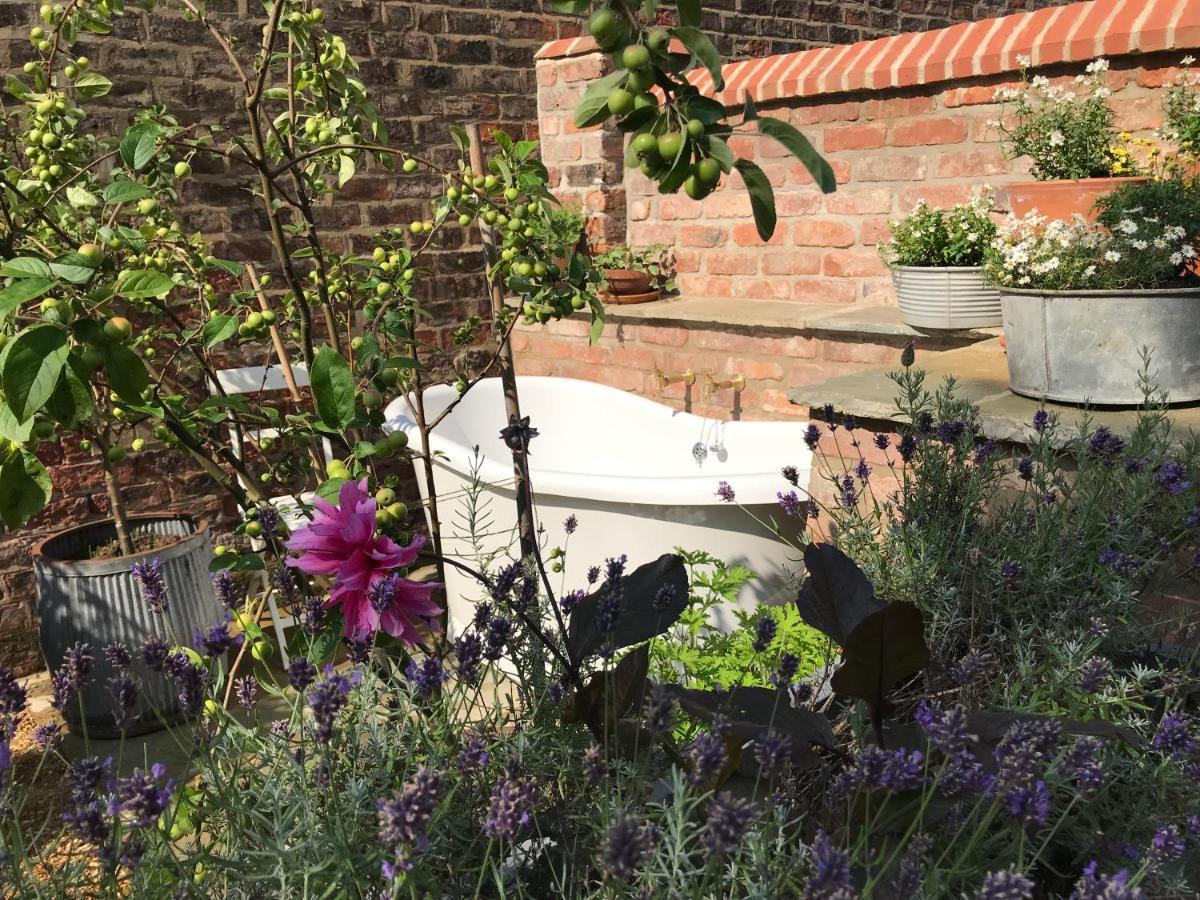 City Centre Luxury Holiday House With Outdoor Bath And Parking York Buitenkant foto