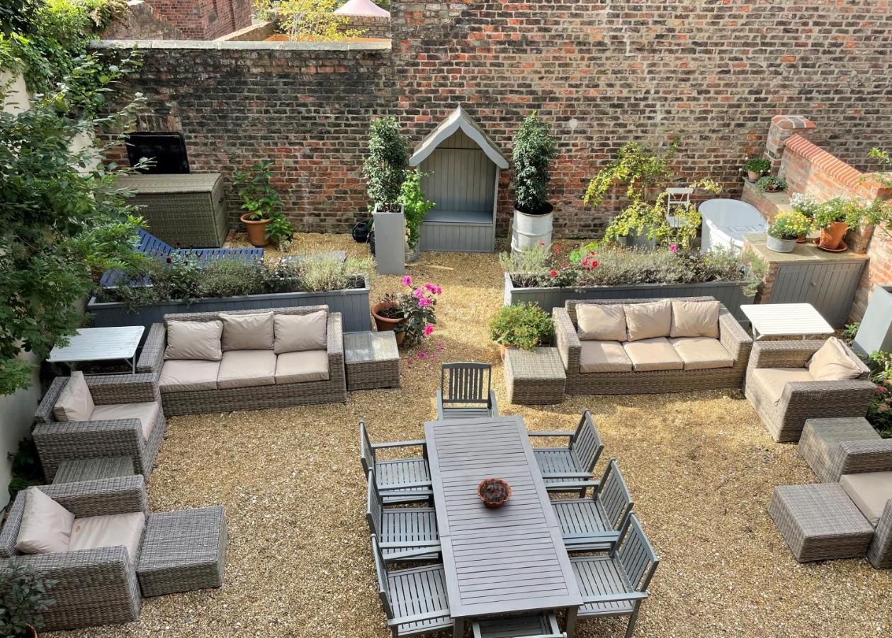 City Centre Luxury Holiday House With Outdoor Bath And Parking York Buitenkant foto